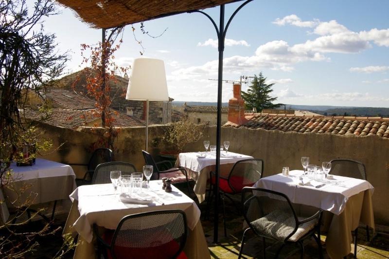Hostellerie Provencale Uzes Exterior photo