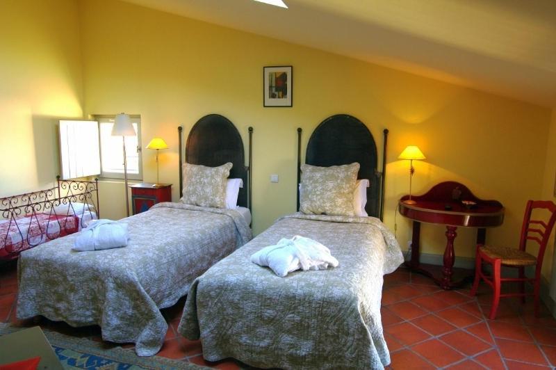 Hostellerie Provencale Uzes Room photo